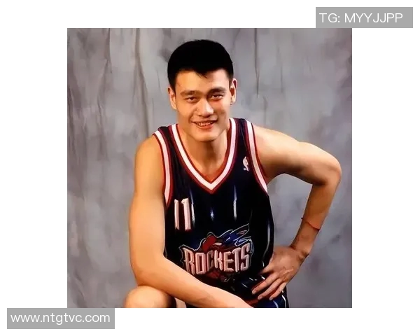 姚明与曾志伟相聚畅谈篮球与娱乐界的精彩瞬间